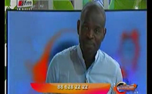 Pape Cheikh Diallo se moque d'un téléspectateur qui bégaie