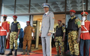 Le gouvernement du Burkina Faso tente d'obtenir la reddition du général Diendéré
