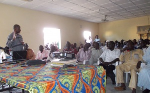 Projections à Mongo : le turban et les lunettes de M. Habré ne passent pas