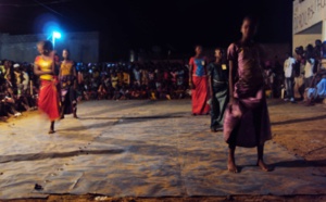 Dahra Djolof : La finale d'Oscar des vacances empêche la famille Diop de prier pour sa défunte mère, des jeunes arrosent le cinéma de pierres