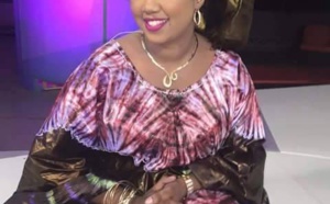 Aïcha Diouf toute souriante sur le plateau de "Entre temps" 