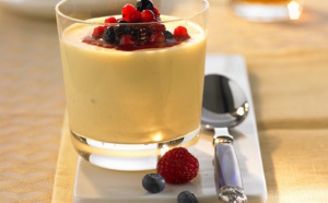 Crèmes au chocolat blanc et aux fruits rouges