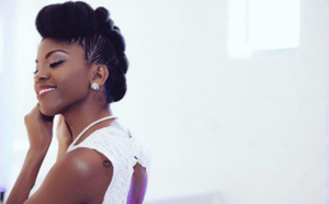 15 idées de coiffures sur cheveux crépus pour la mariée