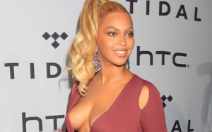 Photos - Beyoncé ose un décol­leté abys­sal pour une soirée Tidal