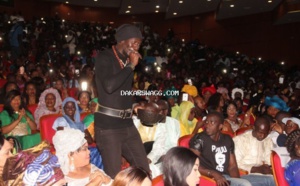 Carlou D, le Baye Fall du rap Galsen, impose le "Sagne Sagne" au Grand Théâtre.(images)