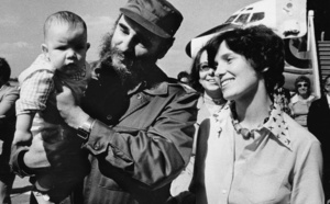 Non, ceci n’est pas le Premier ministre canadien bébé dans les bras de Fidel Castro
