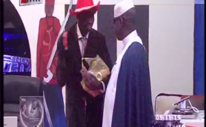 Kouthia et son ami, Mbaye commercial