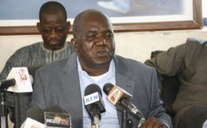 "Quand les vautours deviennent des porteurs de valise et autres délateurs au service de Macky Sall" (Oumar Sarr)