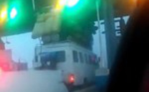 Un car « Ndiaga Ndiaye » aveuglément surchargé bloque le passage sur l’autoroute à Péage