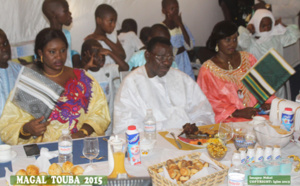 Vidéo: Les Doukatt de Cheikh Béthio Thioune avec ses épouses. Regardez