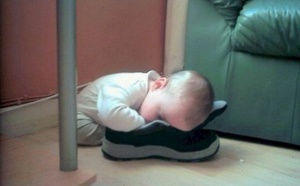 31 photos d'enfants capables de dormir n'importe quand, n'importe où : le 17 est trop drôle !