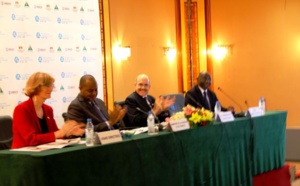 L’Ambassadeur Zumwalt lance les activités du Centre de leadership pour les jeunes africains de Dakar