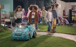 Une pub contre les clichés filles-garçons dans les catalogues de Noël