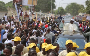 En images l'accueil de  Macky Sall à Tivaoune