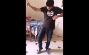 Ce jeune arabe vous donne des leçons de « Koba Yi »