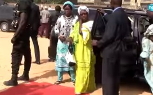 Vidéo - Lendemain Gamou aux Champs des courses: L'arrivée spectaculaire de Sokhna Kiné Sy, fille du Khalife général des Tidianes