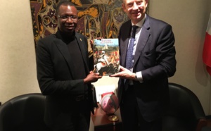 Forum économique à Mantes La Jolie : Daouda Dia, maire d’Orkadiéré décoré