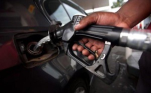 Le super et le gasoil baissent de 40 et 50 francs, repli aussi du gaz butane