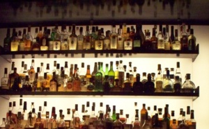 Exploitation d'un débit de boissons sans autorisation : Un homme transforme sa maison en bar à cause de la "crise économique"