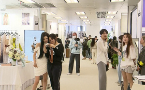 MODE À SHANGHAI : Le défilé d'ouverture de la Semaine de la mode, met en valeur la culture traditionnelle chinoise (Version wolof)