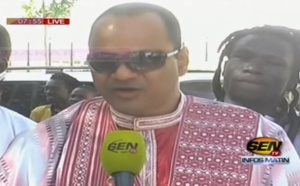 Vidéo - Pour éviter la prison, Luc Nicolai rend visite à son marabout, Serigne Abdou Karim Mbacké