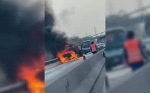 Autoroute à péage : Un minibus prend feu et paralyse le trafic