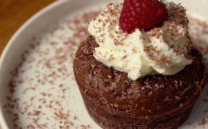 On vous voit déjà craquer pour ce délicieux moelleux au chocolat ! Suivez la recette en vidéo