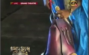 Vidéo - Grand Théâtre: Wally Seck déchire son sac à main et présente ses excuses aux Sénégalais