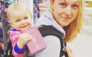 À 31 ans, elle part à l'aventure autour du monde avec son bébé d'à peine 10 semaines sur le dos ! Les photos sont à couper le souffle