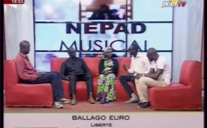 Retrouvaille entre famille aprés la sortie de Thione Seck de prison, version Sa ndiogou