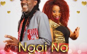 Adiouza avec un grand musicien africain. Imaginez ce qu'ils font !