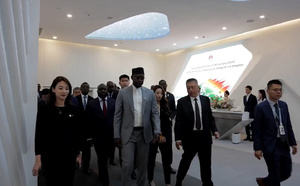 Chine : Le Premier ministre Ousmane Sonko a visité les locaux de Huawei à Pékin
