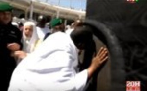 (Vidéo) Macky Sall embrasse la pierre noire de la Kaaba