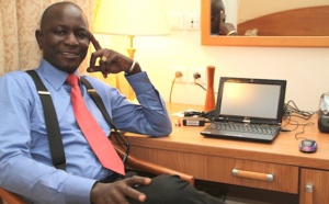 Abdoul Aziz Mbaye vote Oui et fait voter Oui 