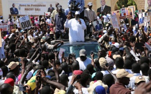 A Thiès, Macky Sall pilonne Idrissa Seck et Cie: " Ceux qui parlent doivent se regarder dans un miroir pour savoir entre eux et moi, qui a plus de dignité"