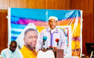 SEM Hassan Naciri assiste à la présentation du livre hommage à Serigne Abdou Mbacké