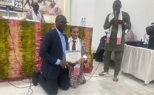 Journée internationale des personnes de petite taille : Talla Sylla salue le geste de Boucar DIOUF, DG de l’action sociale