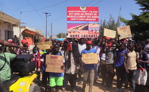 « Papis Diop dégage ! », « Non au projet Casa Orascom ! » : Mobilisation populaire à Niague