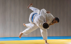 Comment le travail des pieds en judo, aide à éviter le contre
