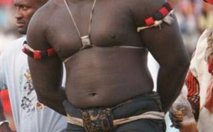 Vidéo-Yakhya Diop Yékini se fait le porte-parole des lutteurs pour remercier Macky Sall…