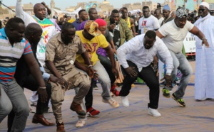 Arrêt sur images: le "bàkk" des lutteurs devant Macky Sall