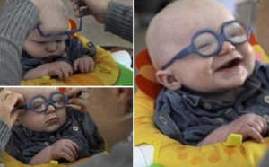 Ce bébé, atteint d'une maladie rare, voit sa mère pour la première fois. Sa première réaction est trop adorable