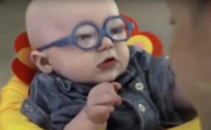 Ce bébé malvoyant voit sa mère pour la 1e fois de sa vie. Sa réaction va faire fondre votre coeur!