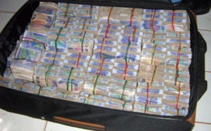 Vol d'une mallette d'argent à Golf Sud : La mère d'un ami du gamin mouillée jusqu'au cou