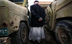 L'Irak annonce l'ouverture d'enquêtes sur les prisonniers de l'El transférés de Syrie