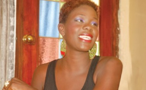 Fille d’une chanteuse religieuse, la charmante Myrma ignore comment elle est devenue musicienne