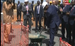 Vidéo - Macky Sall a procédé à la pose de la première pierre du Palais des Sports