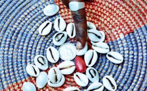 « L’utilisation des cauris comme moyen de divination ne fait pas de moi une païenne »