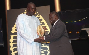 Cauris d’Or Cauris de la Responsabilité Sociétale d’Entreprise– Attribué à Mansour Ngom GRAVIPUB