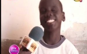 Vidéo - un enfant non-voyant chante "Sant Yalla" de Waly Seck